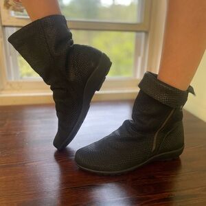 Walking Cradles Heist Black Matte 8 1/2 W